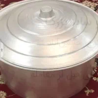 قابلمه بزرگ روحی ویک عدد تشت وچندقابلمه کوچک روحی