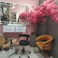 اجاره-یک-اتاق-جهت-کار-میکاپ-و-شینیون