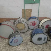 تعدادی طبل کوچیک و بزرگ
