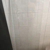 شیشه ی ویترین و‌کتابخانه