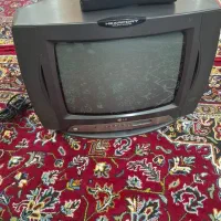 تلویزیون ۲۱ اینچ رنگی به همراه کنترل و پایه دیواری