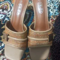 یه جفت دمپایی شیک وتمیز