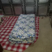 دو عدد لحاف بزرگ دو عدد هم تشک دو نفره|رختخواب، بالش، پتو|شوش, |دیوار