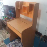 میز تحریر با صندلی و قفسه