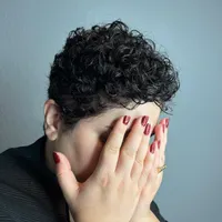انجام انواع کوتاهی مو و موخوره گیری روسی|خدمات آرایشگری و زیبایی|چالوس, |دیوار