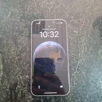اپل iPhone 13 با حافظهٔ ۲۵۶ گیگابایت