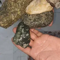 تعدادی سنگ کلکسیونی