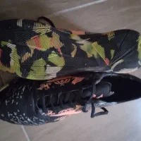 کفش فوتسال و چمن مصنوعی