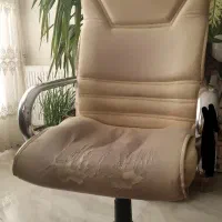 صندلی اداری فرش و شیر آلات