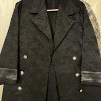 مانتو کتی|لباس|ری, سرتخت|دیوار