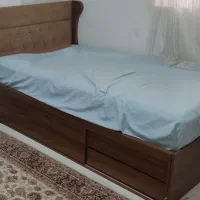 تختخواب عرض۱۲۰ومیز آرایش|تخت و سرویس خواب|ماهدشت, |دیوار