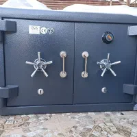 صندوق ویترینی وایستاده