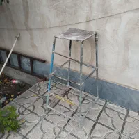 چهار پایه آهنی