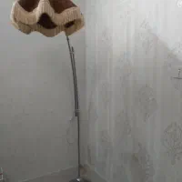 آباژور ایستاده