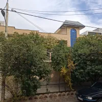 منزل-ویلایی-واقع-در-یکی-از-نقاط-طلایی-توضیحات-دارد