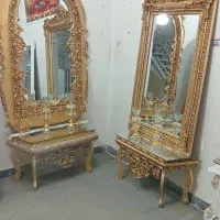 دوعدد آینه ومیز سلطنتی باشمعدان