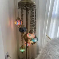 آباژور ایستاده