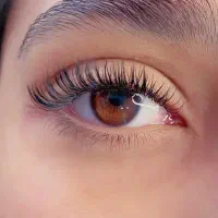 آموزش و ارائه خدمات اکستنشنمژه و لیفت مژه و ابرو