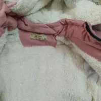 کاپشن|کفش و لباس بچه|کاشان, کوچه باسکول|دیوار