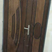 در ورودی ساختمان