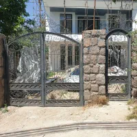 درب فرفورژه حیاط و نفر رو