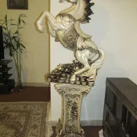 مجسمه و پایه کاملا سالم