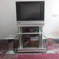 یکدستگاه تلویزیون ۲۹اینچ ال جی و میز زیر تلوزیون