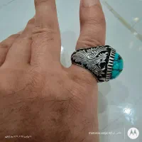 انگشتر فیروزه نیشابور سنگ زنده و خوش دست مغز سنگ