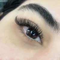خدمات تخصصی اکستنشن و کاشت مژه