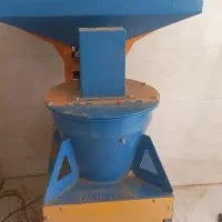 کارگاه بادام شکنی و فرآوری بادام