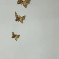 یک عدد ساعت برنزی با سه عدد پروانه ی برنزی|ساعت دیواری و تزئینی|باسمنج, |دیوار