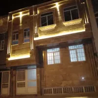 زیرزمین راه جدا. بدون اتاق خواب. جای پارک موتور.