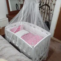 گهواره کنار تخت مادر