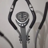 یک دستگاه دوچرخه الپتیکال زیندار