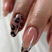 خدمات و اموزش ناخن