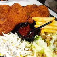 ادمین با دوربین یا گوشی با کیفیت