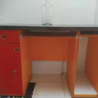 میز تحریر و کامپیوتر