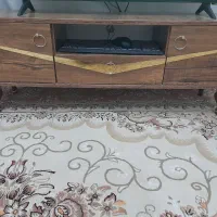 تعدادی لوازم منزل ساعت و جلو مبلی