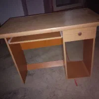 دو عدد میز کامپیوتر و مطالعه