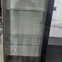 کمد ایستاده شیشه ایی