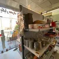 تعدادی قفسه فروشگاهی