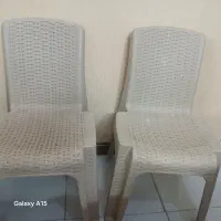 دو عدد صندلی پلاستیکی