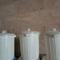 سه تا سطل سفید دردار قد حدود۴۵ باهم وتک میفروشم