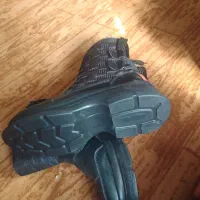 یک جفت کفش نیم بوت|کیف، کفش، کمربند|تربت جام, میان جام|دیوار