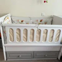 تخت گهواره ای کنار مادر