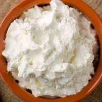 ماست چکیده گاوی و گوسفندی