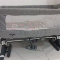 تخت نوزاد کنار مادر