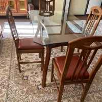 میز نهار خوری چهار نفره میزش شش نفره هست