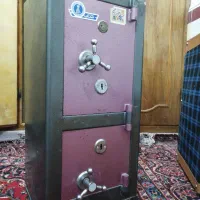 گاوصندوق در حد نو دو تا در آن هم سالم است