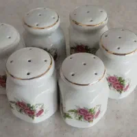 نمکپاش گلسرخی